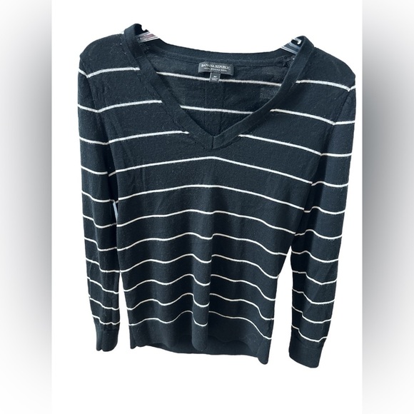 Banana Republic 100% Merino Wool V-neck Sweater Black w/white stripes Sz Medium - Picture 4 of 4